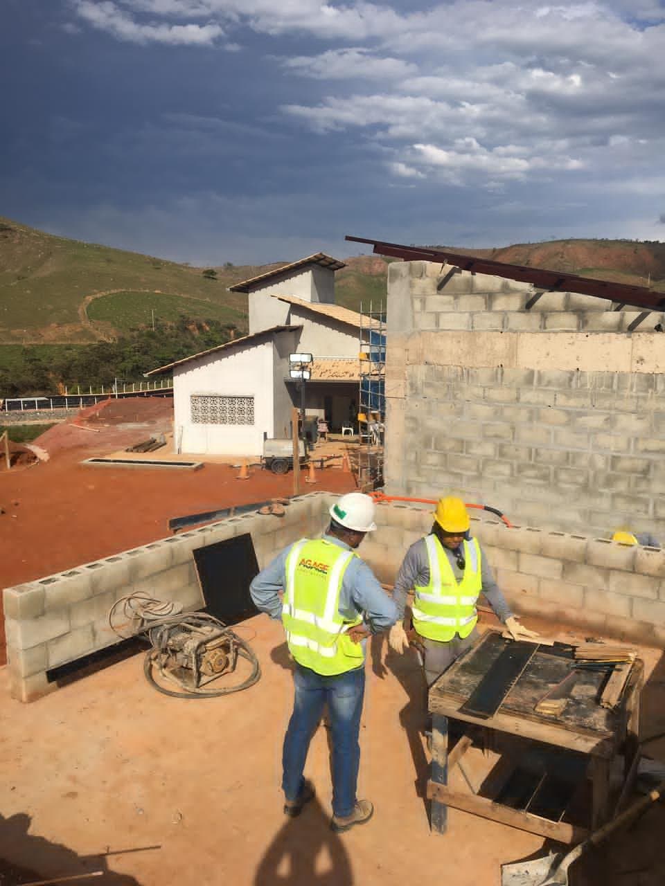 Equipe da AGAGE em obra